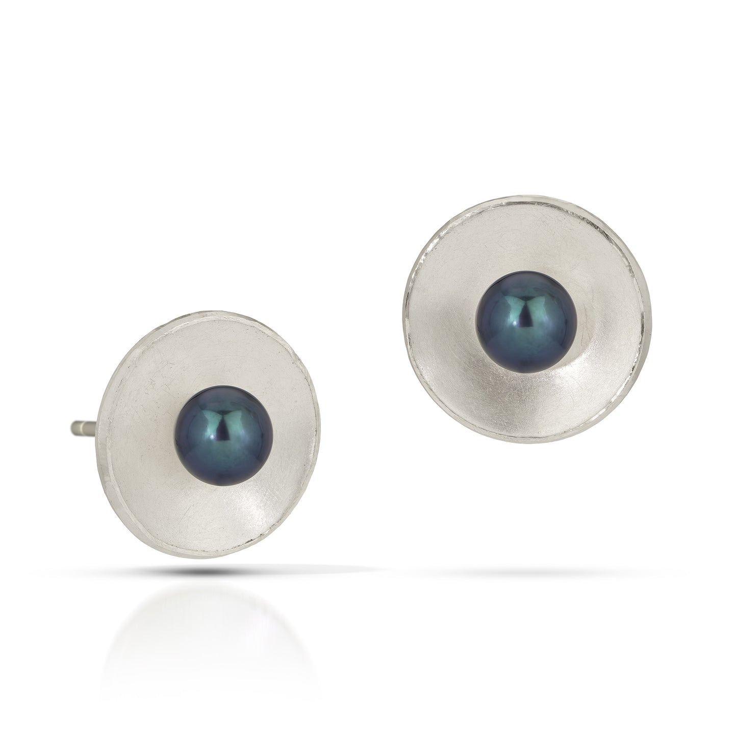 Silver Concave Circle with Pearl Stud Earrings (Large)