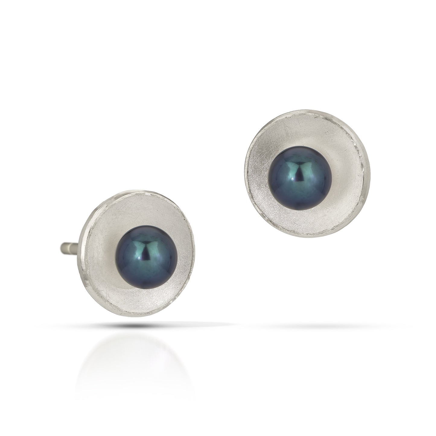 Silver Concave Circle with Pearl Stud Earrings (Small)