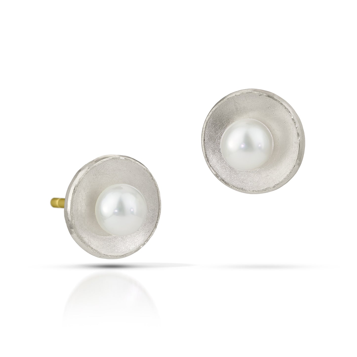 Silver Concave Circle with Pearl Stud Earrings (Small)