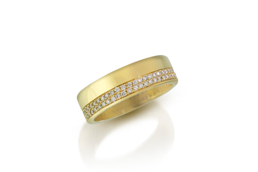 18k Gold Band with Pave Diamond Edge .25 Inch