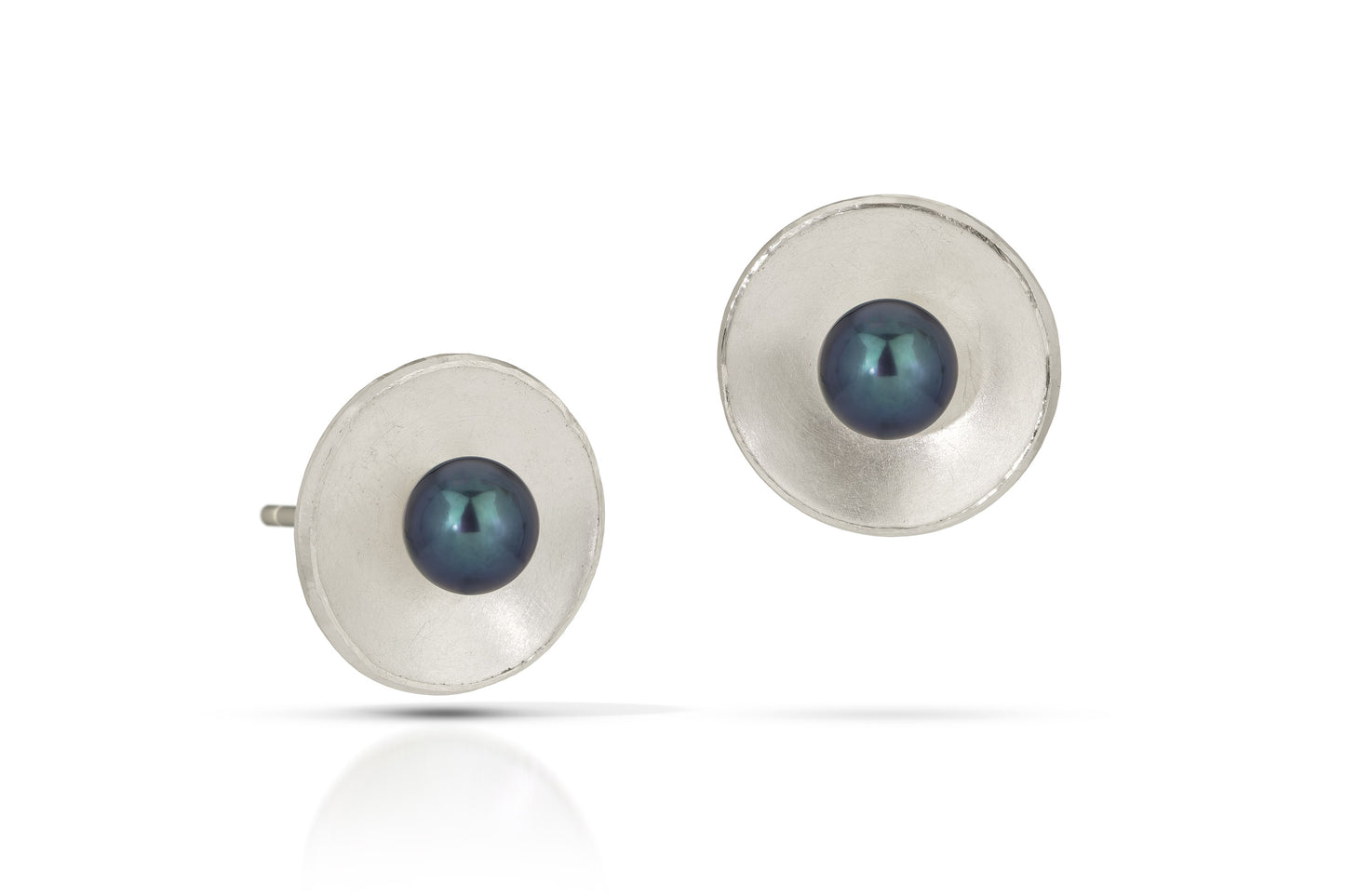 Silver Concave Circle with Pearl Stud Earrings (Large)